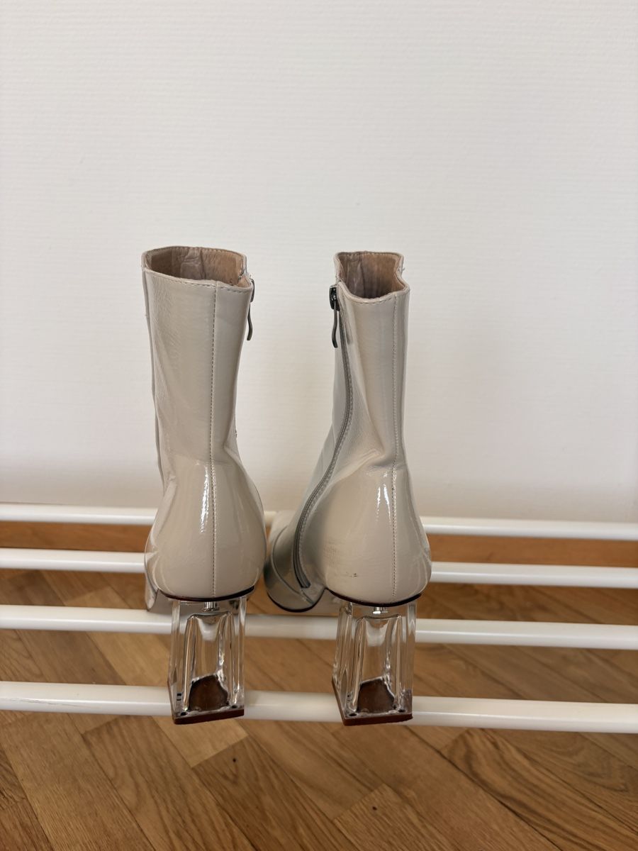 Damenschuhe: Damen Stiefeletten Lackoptik mit Plexiglas Absatz – Gebraucht aus Zürich von viv_nevi 3