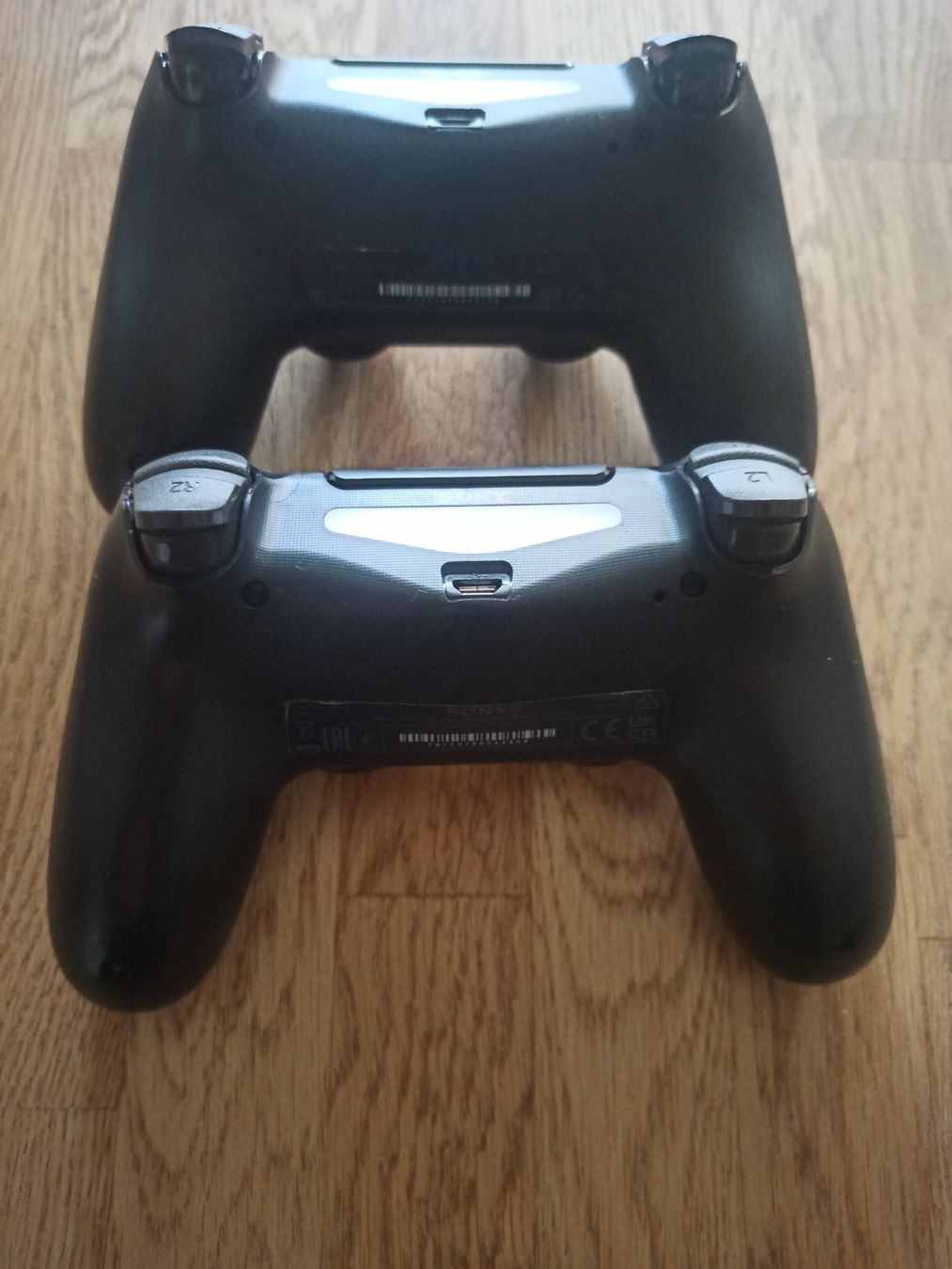 Manettes: 2 x Original Controller Sony PS4 Wireless DualShock 4 V1 – D'occasion à Oberweningen par mar_87mx 6