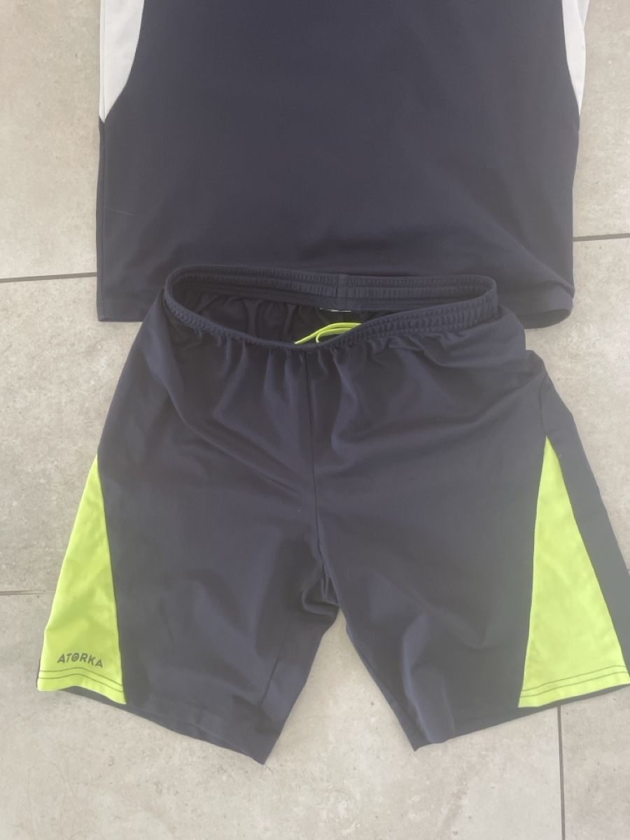 Scarpe, pantaloni & magliette da ginnastica: Fussball Trikot Gr.152 blau – Usato da Baar venduto da Vili7 2