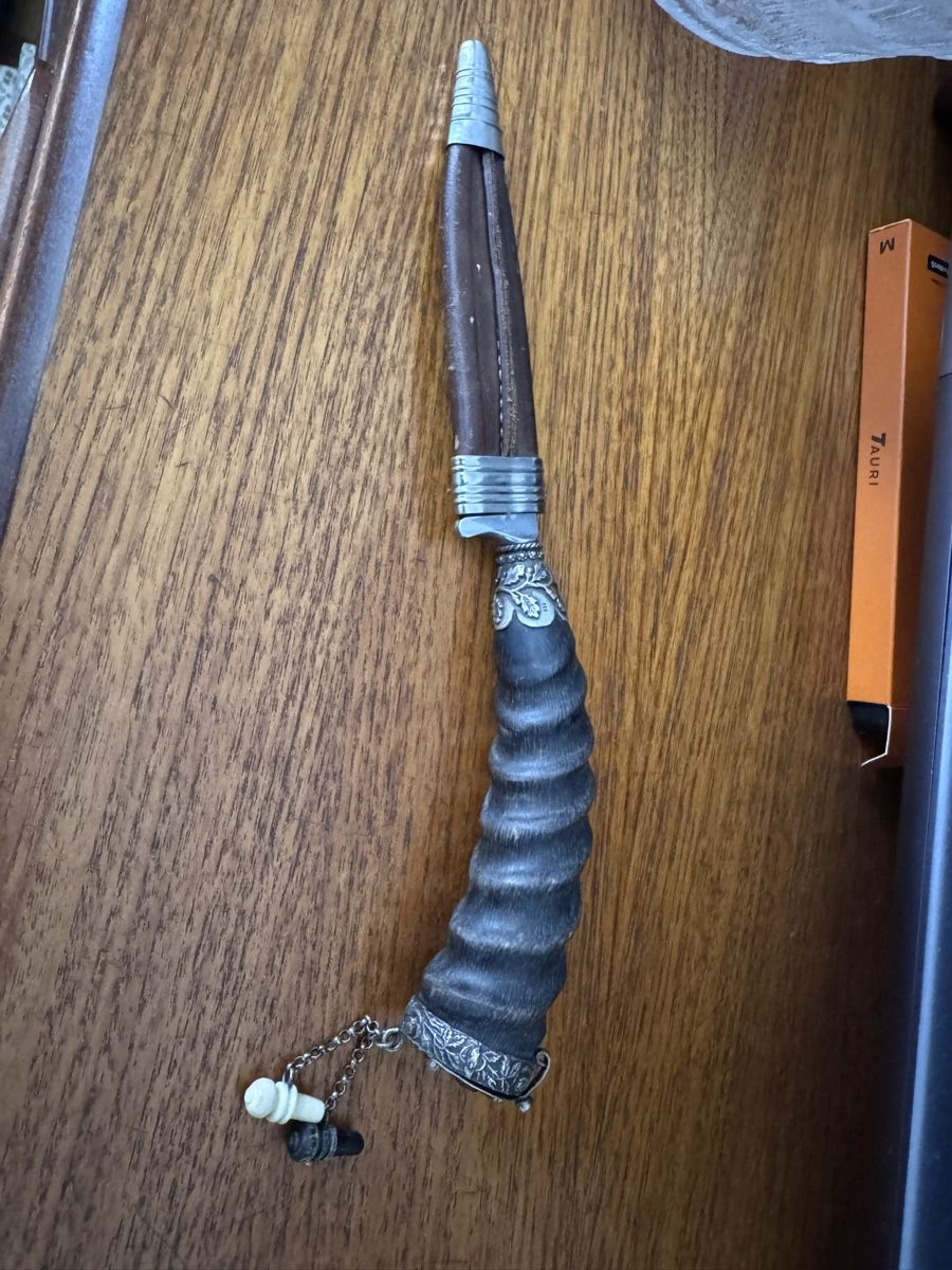 Solingen Posate: Couteau JS Solingen corne avec fourreau et décor argent – Usato da Vésenaz venduto da Angela.C3 3