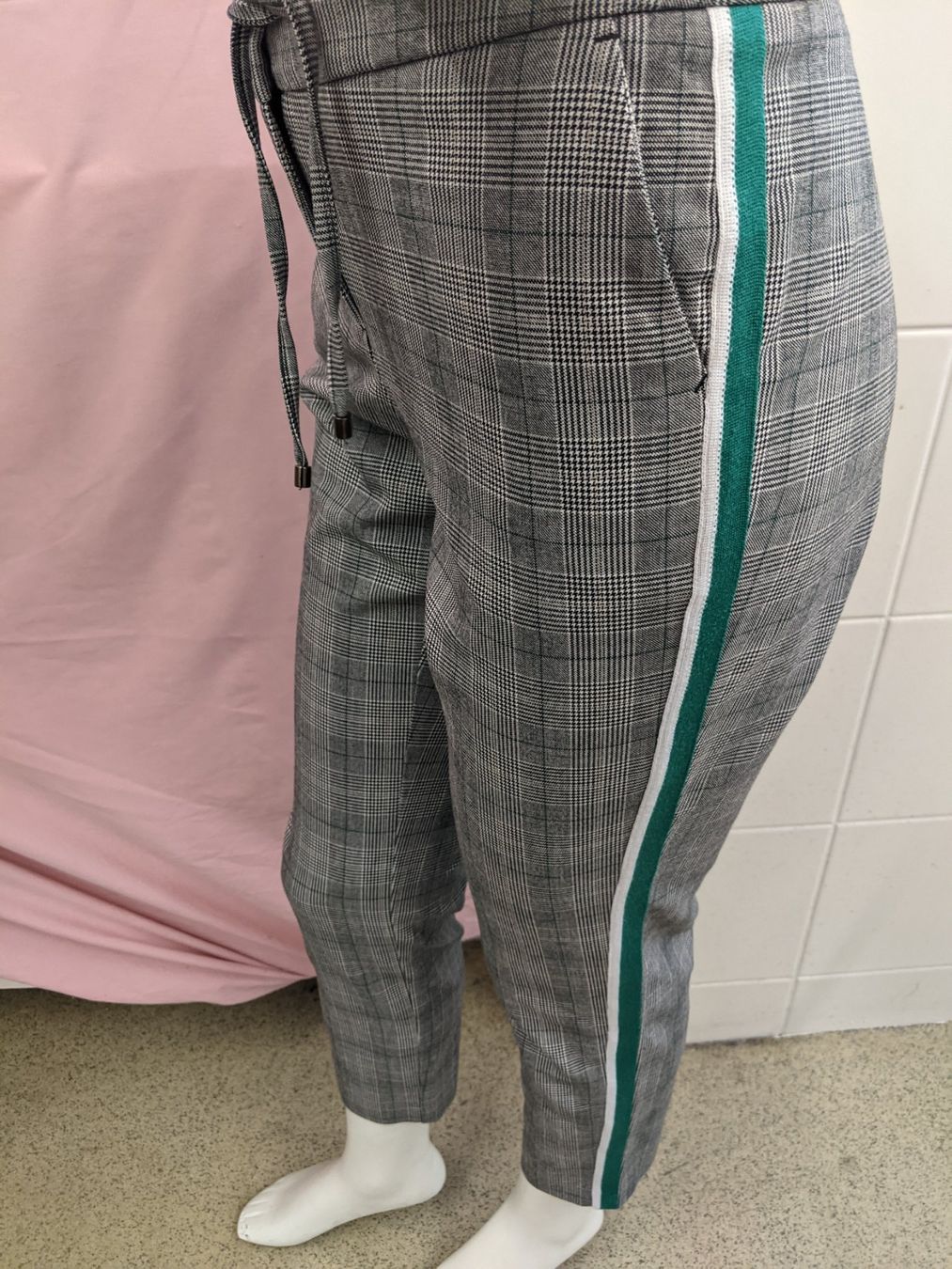 Comma Pantaloni: Damenhose GR 36 – Nuovo (secondo la descrizione) da Langnau am Albis venduto da Judithsebi 1
