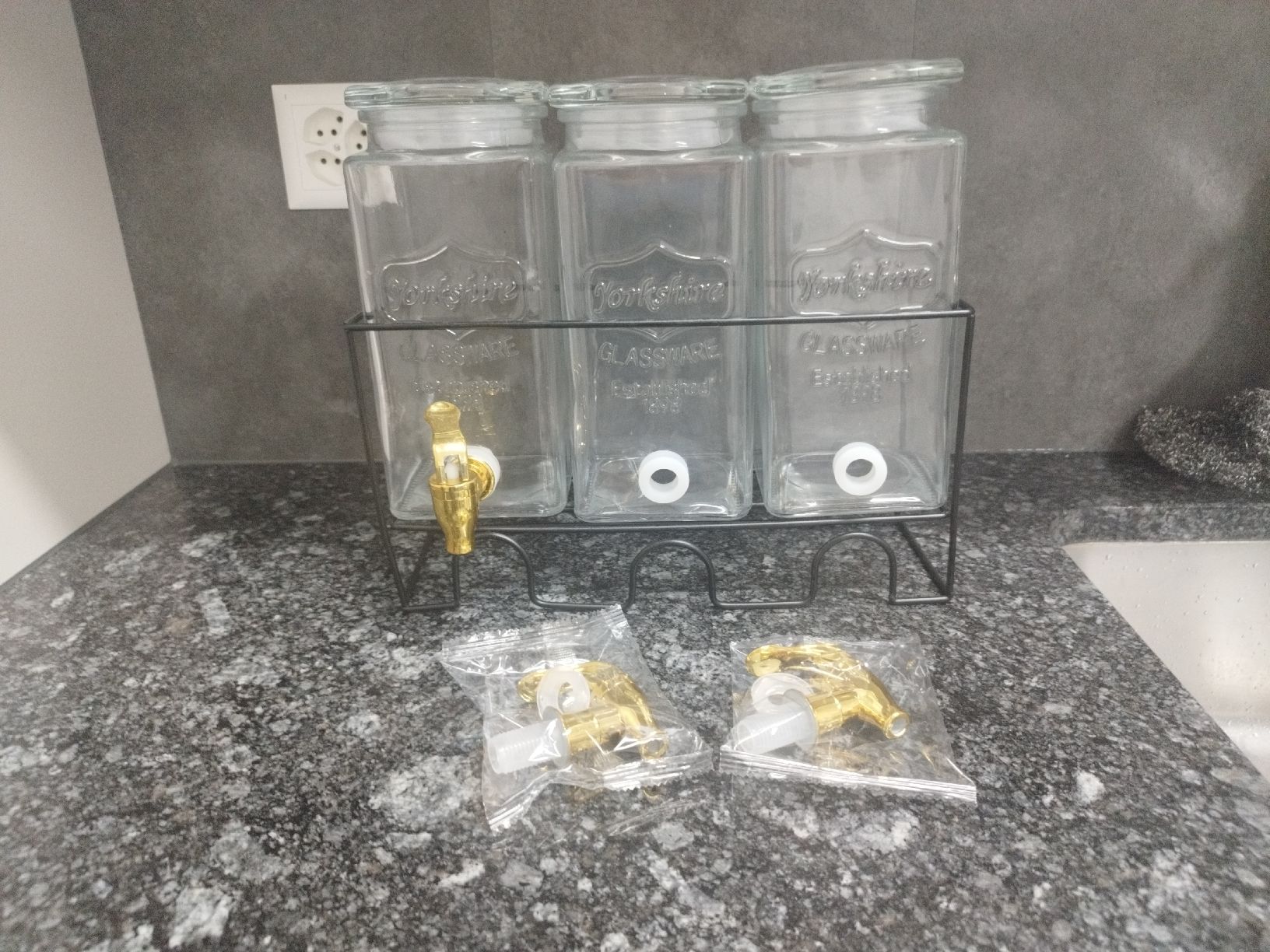 Recipients et similaires: Glas-Gewürzregal mit 3 Behältern – Neuf (Voir description) à Geroldswil par TopFindsSwiss 1