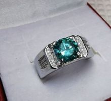 Bague avec zircons
