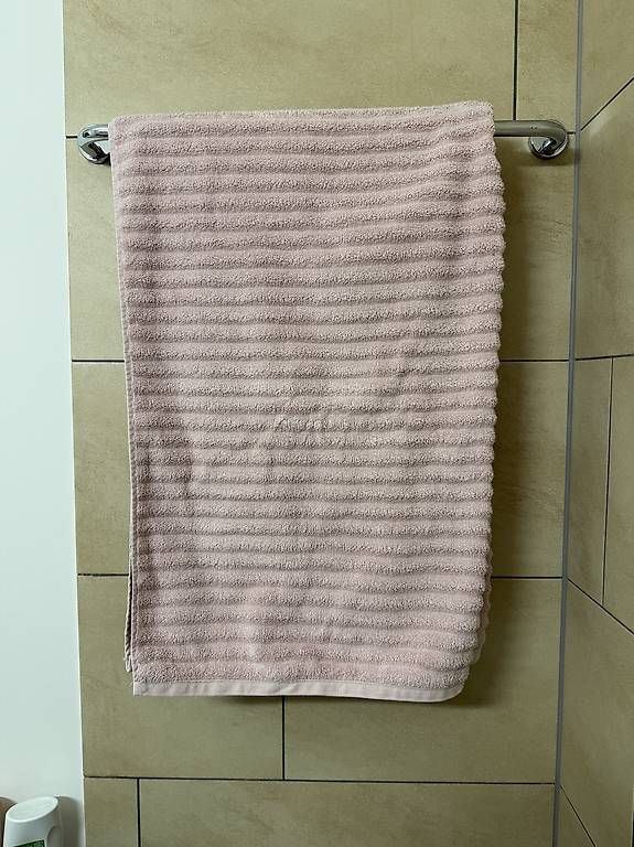 Badetücher: Frotierwäsche-Set Rosa (Frottee) – Gebraucht aus Rotkreuz von nic_h8xy