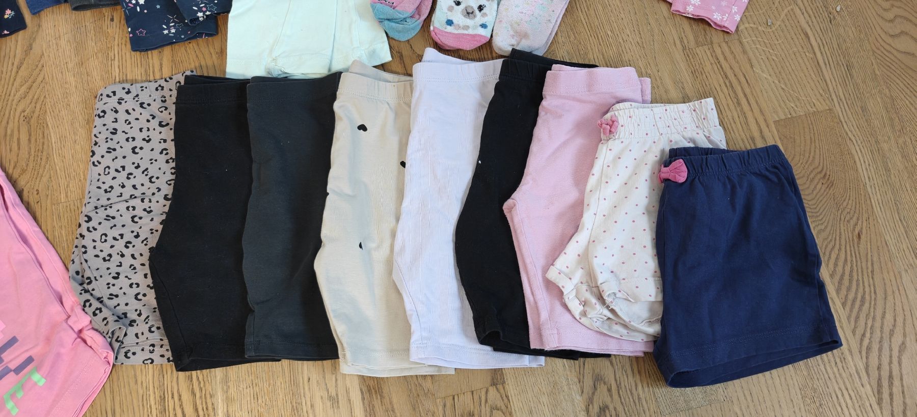 Lotti & Set di vestiti: Mädchen set 122 ca.. 50 Stück  – Usato da Obernau venduto da ChooseWisely 4