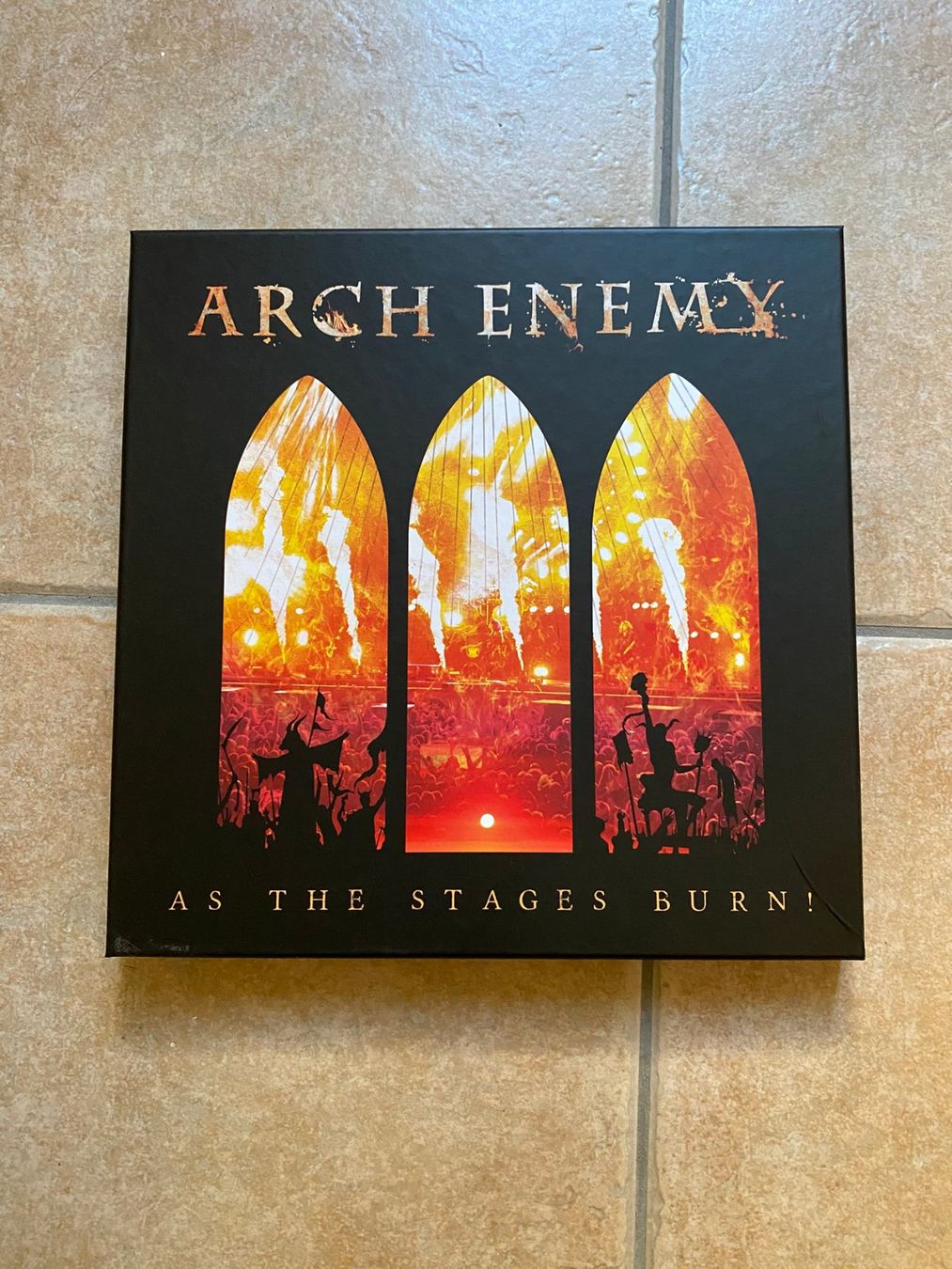 CDs: Arch Enemy | As the Stage Burn ! || Box set, Limited edition – Gebraucht aus Monthey von fel_8fp5