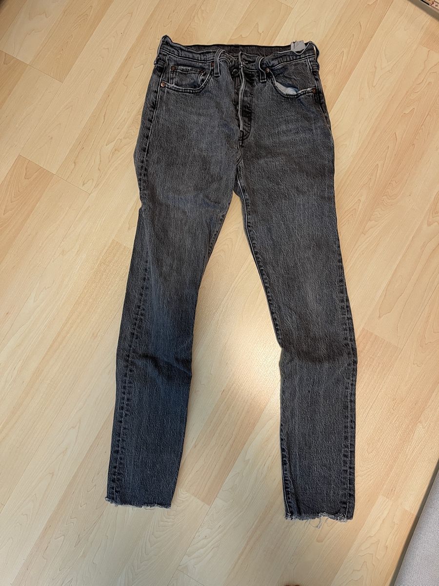 Levi's Jeans: Levis Jeans grau Gr. 27/28 – Usato da Rotkreuz venduto da zisii