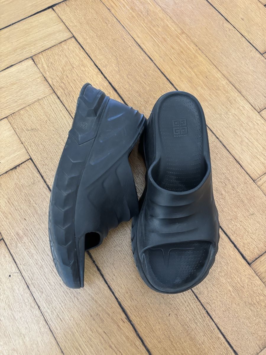 Damenschuhe: Givenchy Marshmallow Slides – Gebraucht aus Basel von na5gh