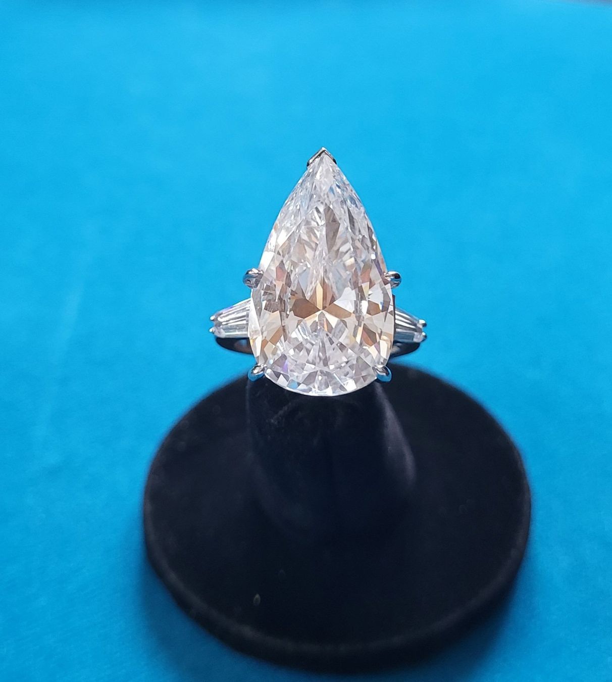 Anelli: Massiv 585 Weiss Gold Ring Mit Steine – Usato da Wald ZH venduto da Aniade 9