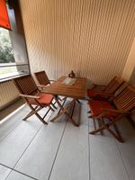     Neuwertiges Gartenmöbel-Set mit 4 Sitzpolstern