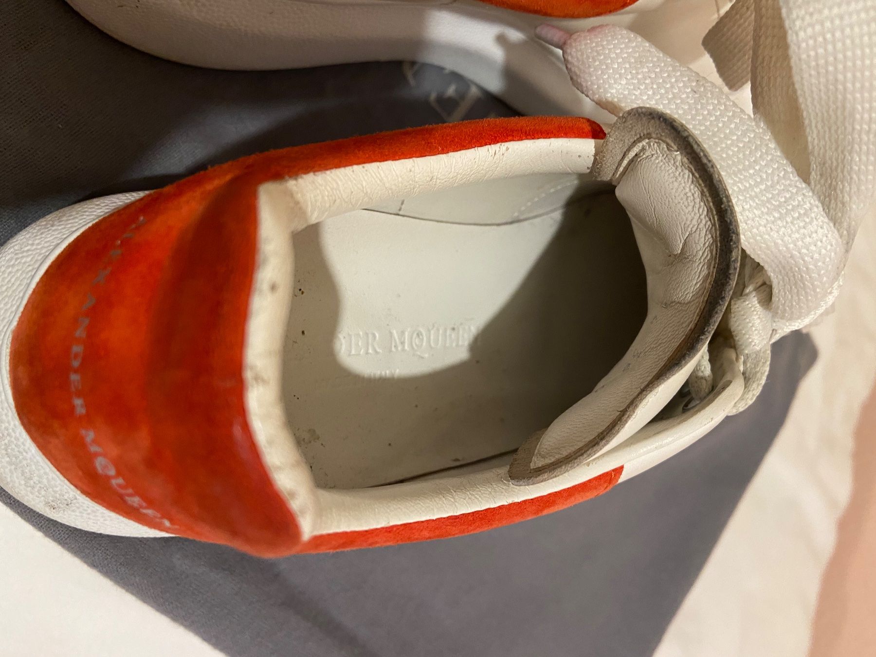 Alexander Mcqueen Damenschuhe: Baskets Alexander McQueen blanches et rouges à moitié prix ! – Gebraucht aus Chêne-Bougeries von sor_9rzp 8