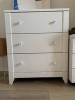 Gratuit-tables salon et commode blanche avec tiroirs IKEA 