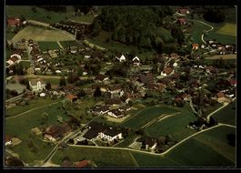 AK Melchnau /BE, Luftaufnahme des Ortes