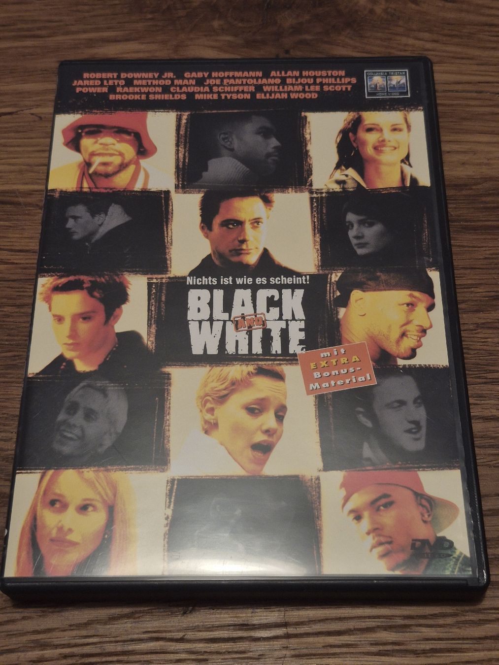 Tutti i DVDs: Black and White - Robert Downey (DVD) – Usato da Oberembrach venduto da giu_7ksd