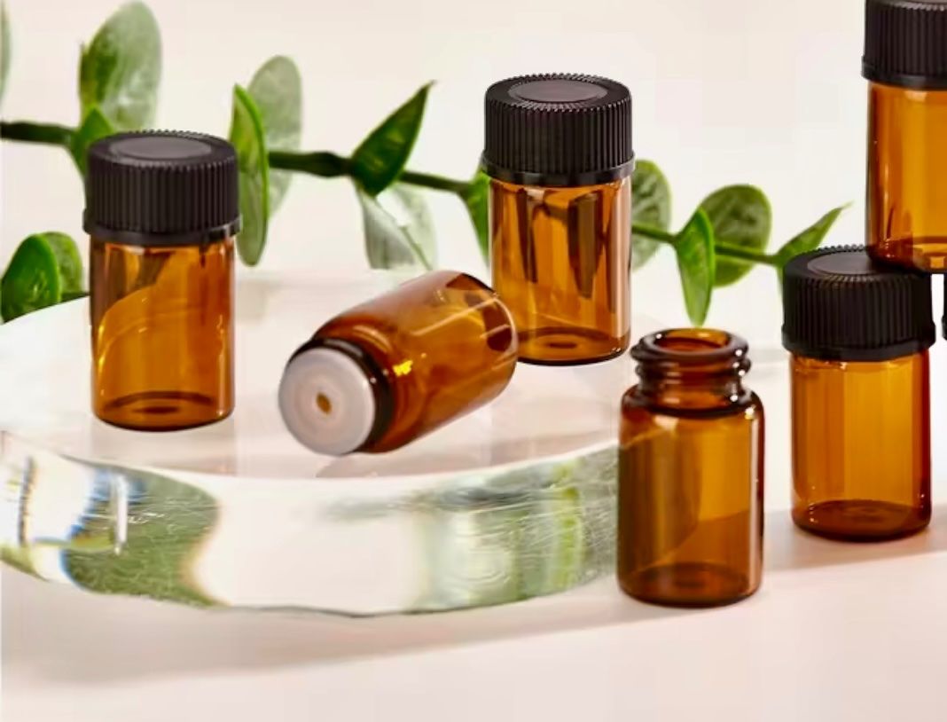 Altro in Stoviglie & Bicchieri: Mini Tropf-Fläschchen Braunglas, 3ml,   100 Stk – Nuovo e nell'imballaggio originale da Dättwil AG venduto da Tara670 2