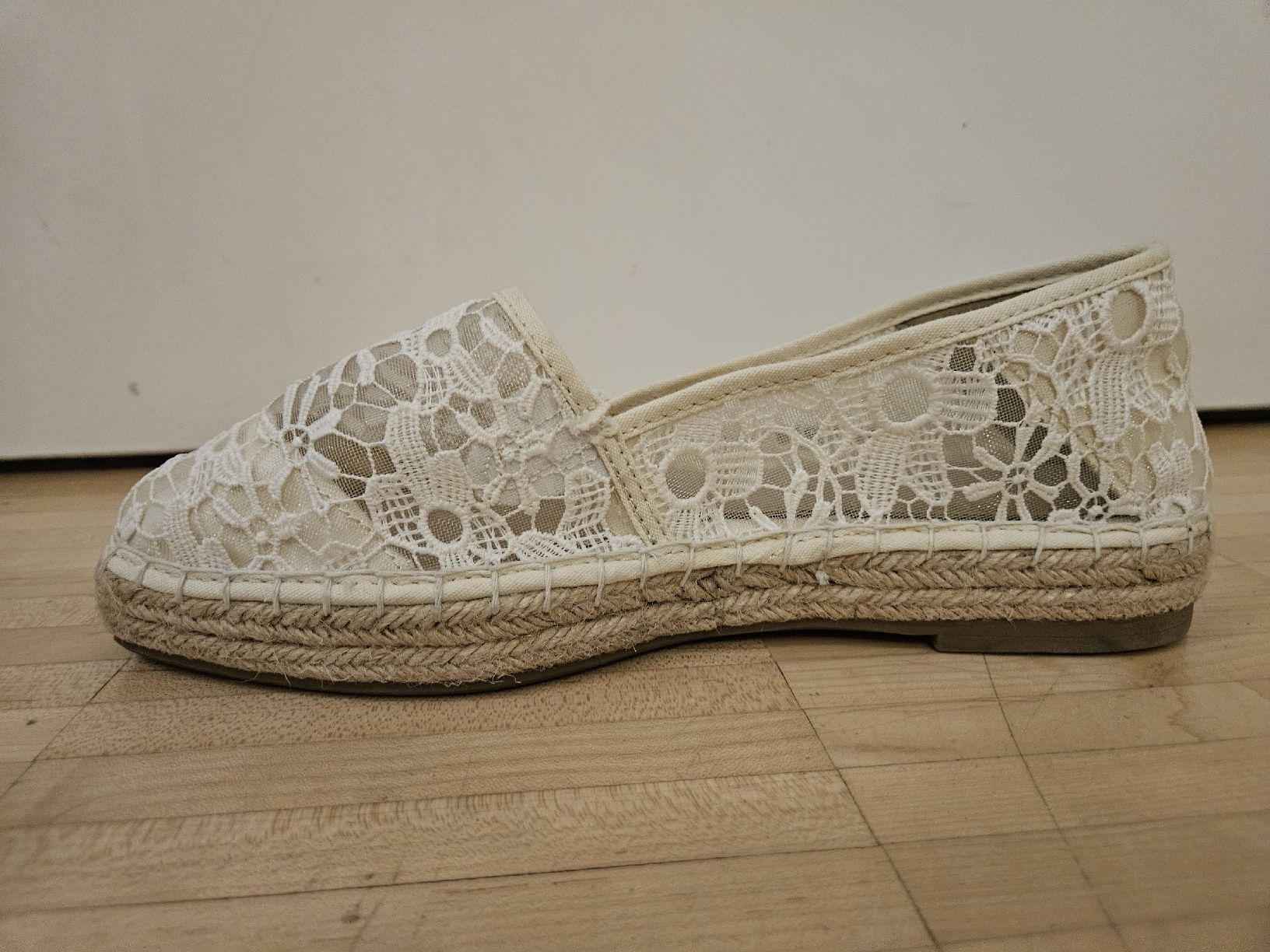 Tamaris Scarpe da donna: Weisse Espadrilles mit Spitze, Sommer Schuhe, Gr. 41 – Usato da Luzern venduto da Amarettli0