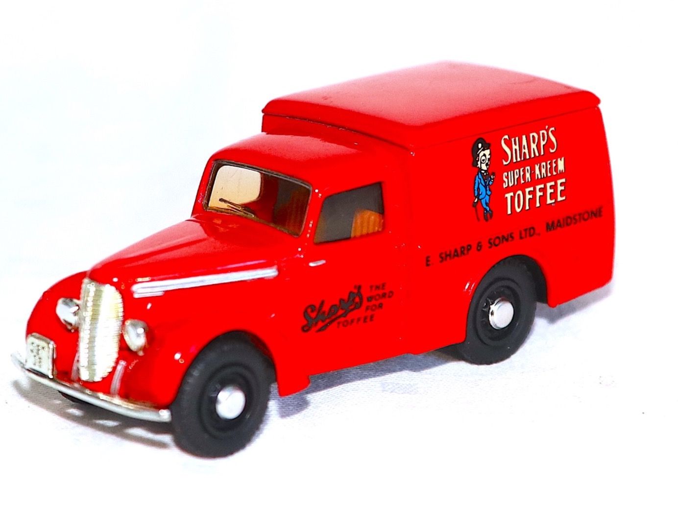 Dinky Toys Modellini d'auto: DINKY MATCHBOX 1949 COMMER 8 CWT VAN1:43 – Nuovo e nell'imballaggio originale da Ipsach venduto da Merlux