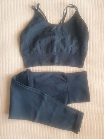 Ensemble sport femme leggins 7/8 et brassière