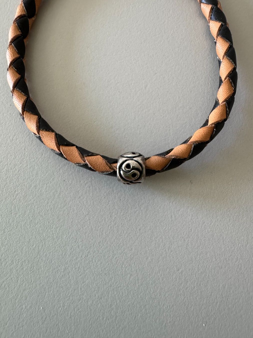 Armbänder & -reifen: Lederarmband handgeflochten, mit Silberteil – Neu und originalverpackt aus Stäfa von Mofi8712 1