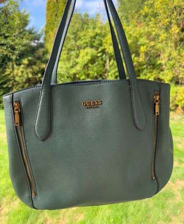 Guess Tote Shopper Damen grün mit perfekter Zustand