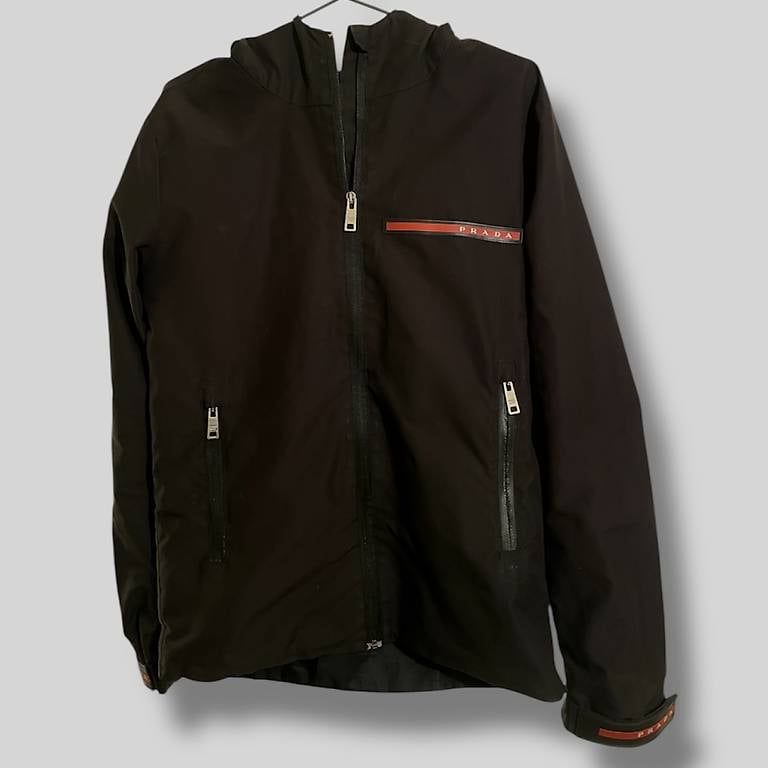 Prada Giacche: Prada jacke schwarz – Usato da Basel venduto da Leo_6qtr