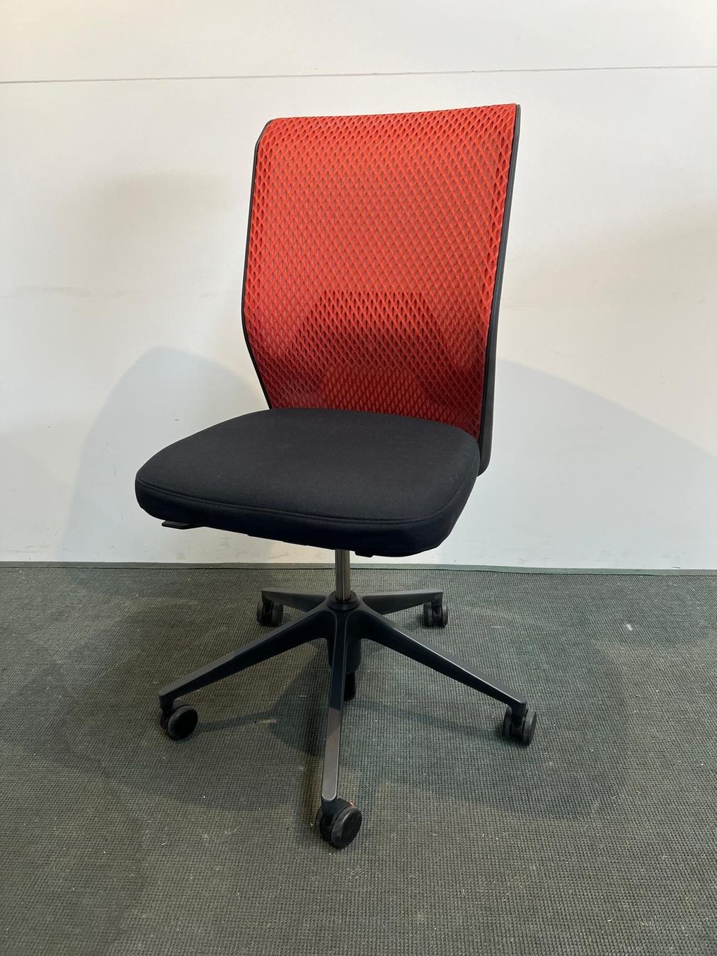 Vitra Stühle: Bürostühle der Marke VITRA – Neu (gemäss Beschreibung) aus Wangen an der Aare von THJEJA
