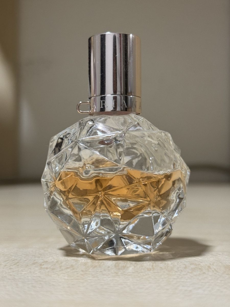 Parfum & Eau de Toilette: Ari by Ariana Grande (30ml) – Gebraucht aus Benglen von Shamily 1