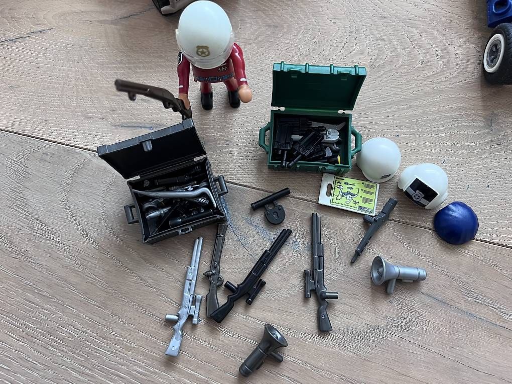 Playmobil Giocattoli: Playmobil Polizeistation - grosses Set – Usato da Gossau ZH venduto da DiBeGo 3