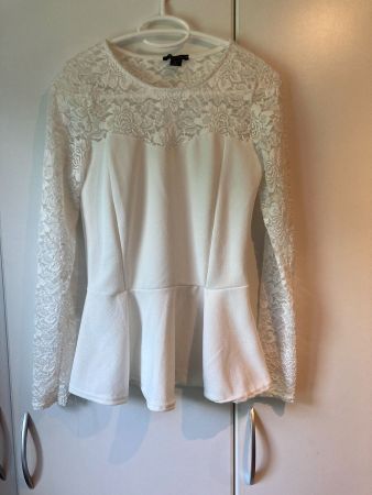 Süsses weisses Spitzenshirt Gr. S