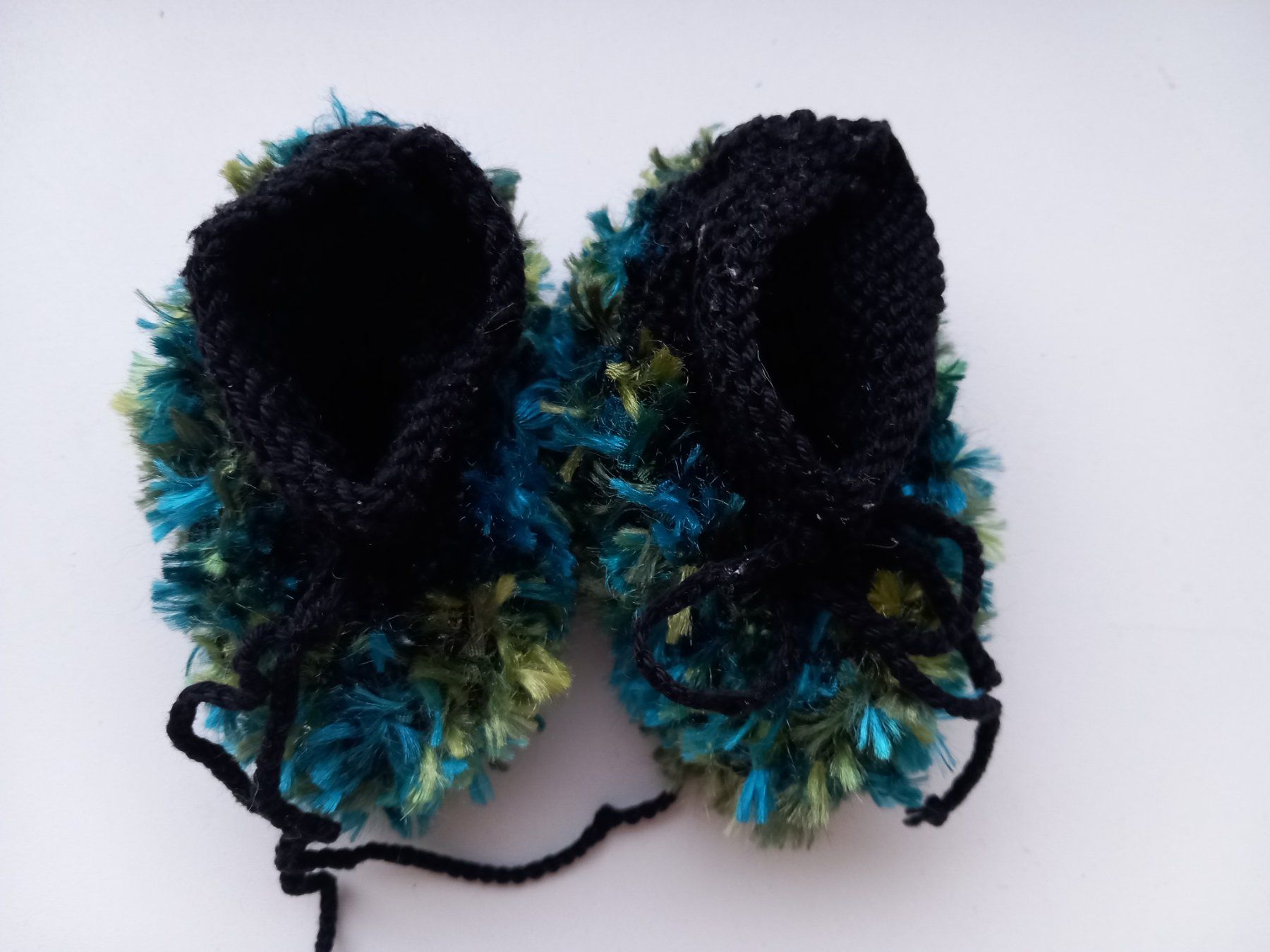 Calze per bambini: Handgestrickte, warme Babyschuhe / Babysöckli – Usato da Oensingen venduto da SpiPhEg46 4