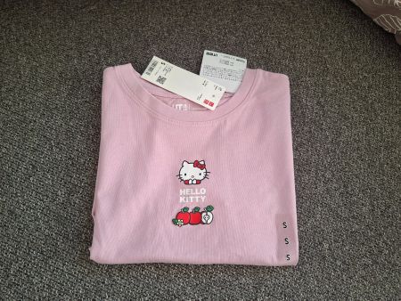 UNIQLO × Sanrio Hello Kitty UT T-Shirt New/Pink/S!