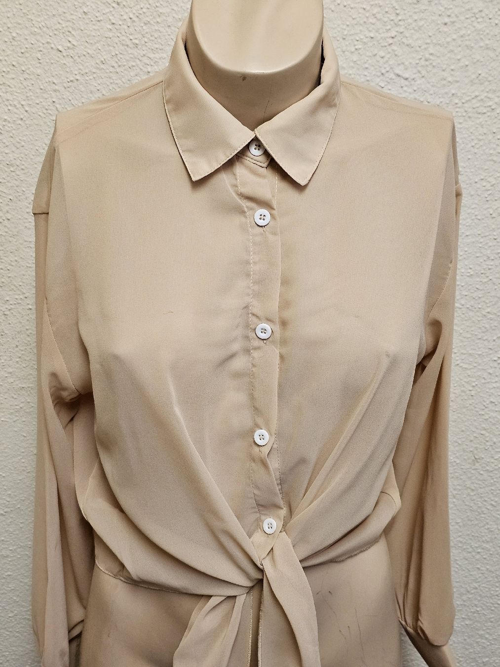 Camicette: Elegante Damenbluse Nude Beige mit Bindeband Gr. S – Usato da Urdorf venduto da ole_mrp9 1
