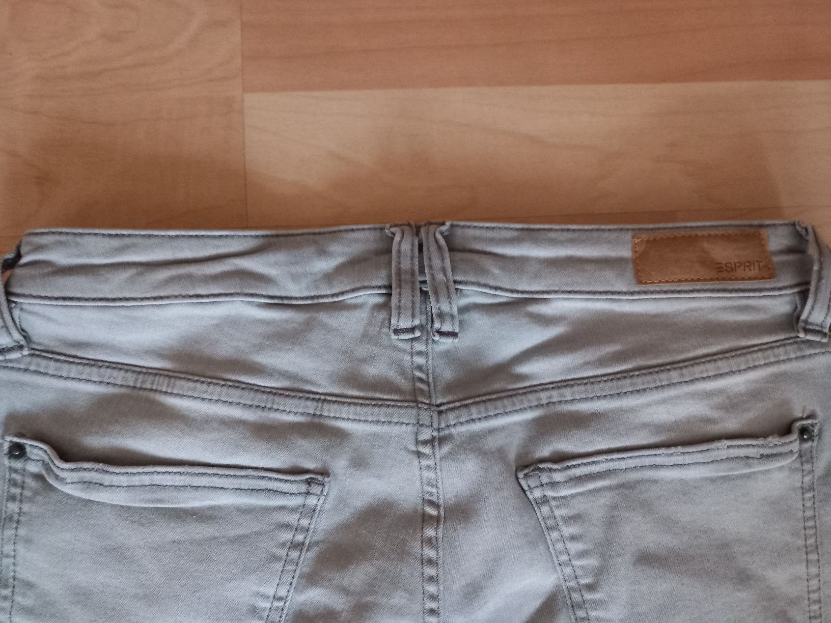 Esprit Jeans: Jeans Shorts grau, ESPRIT, Gr. 28 – Usato da Wanzwil venduto da lonelybeachhouse 2