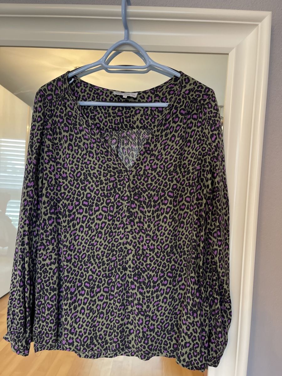 Blusen: Bluse mit Tiermuster 38 – Gebraucht aus Adliswil von JadrankaR
