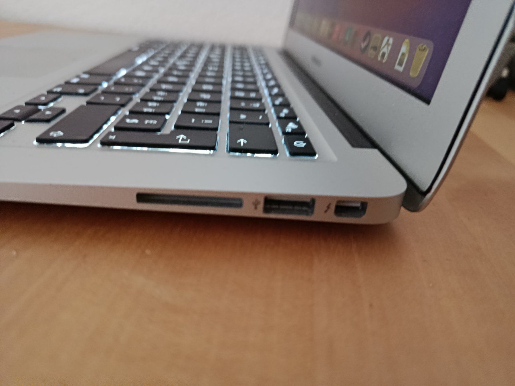 Apple Notebook: MacBook Air 2015 – Usato da Winznau venduto da cze_rz8c 1