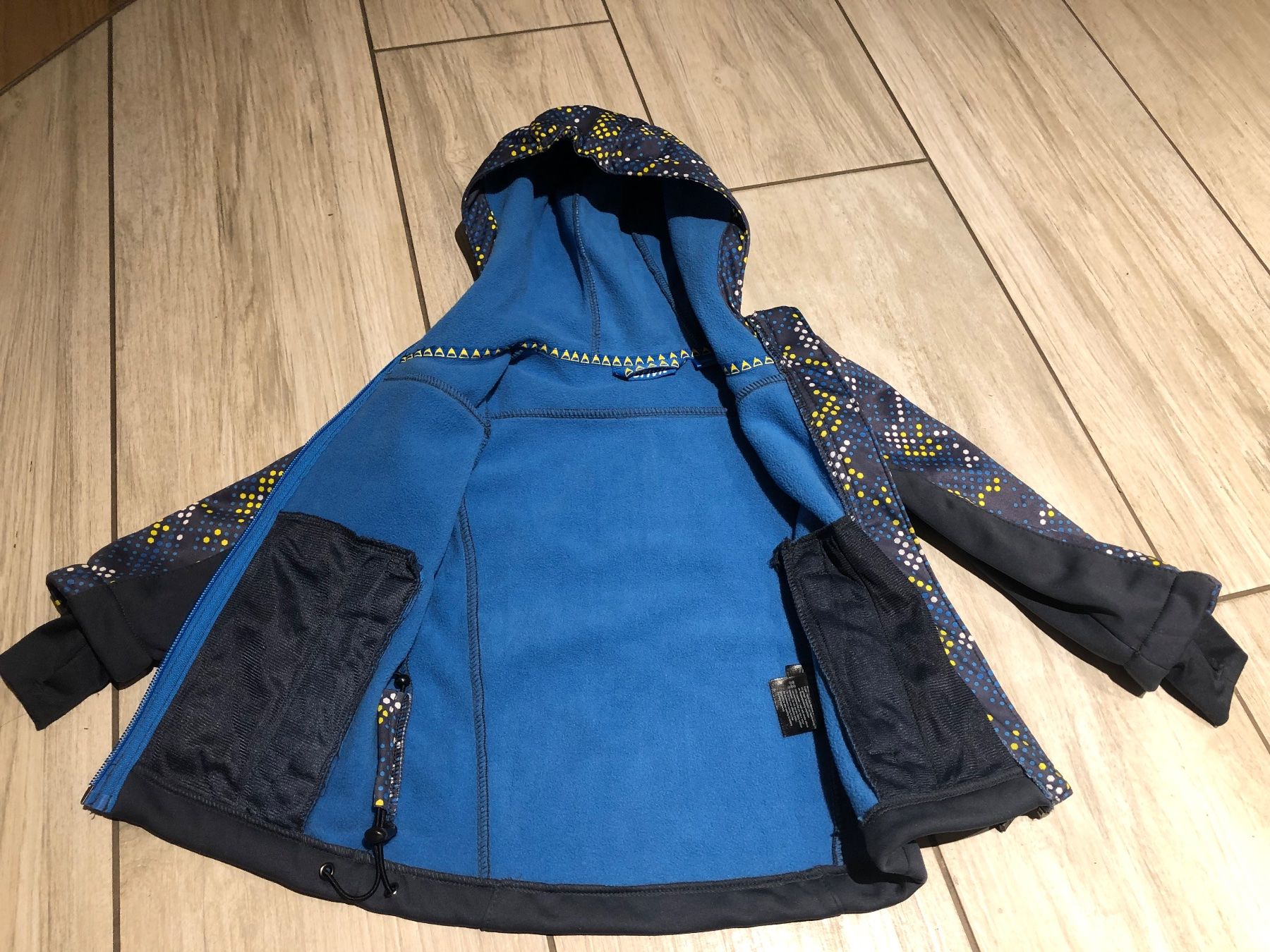 Giacche & Cappotti: Sehr schöne Softshelljacke Gr 86/92 – Usato da Gelterkinden venduto da ale_yrh7 2