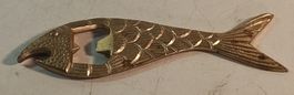 Flaschenöffner Fisch aus Messing, goldfarben. (nov399)