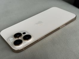 iPhone 16 Pro Max 512 Go. Excellent état, parfait pour l'été