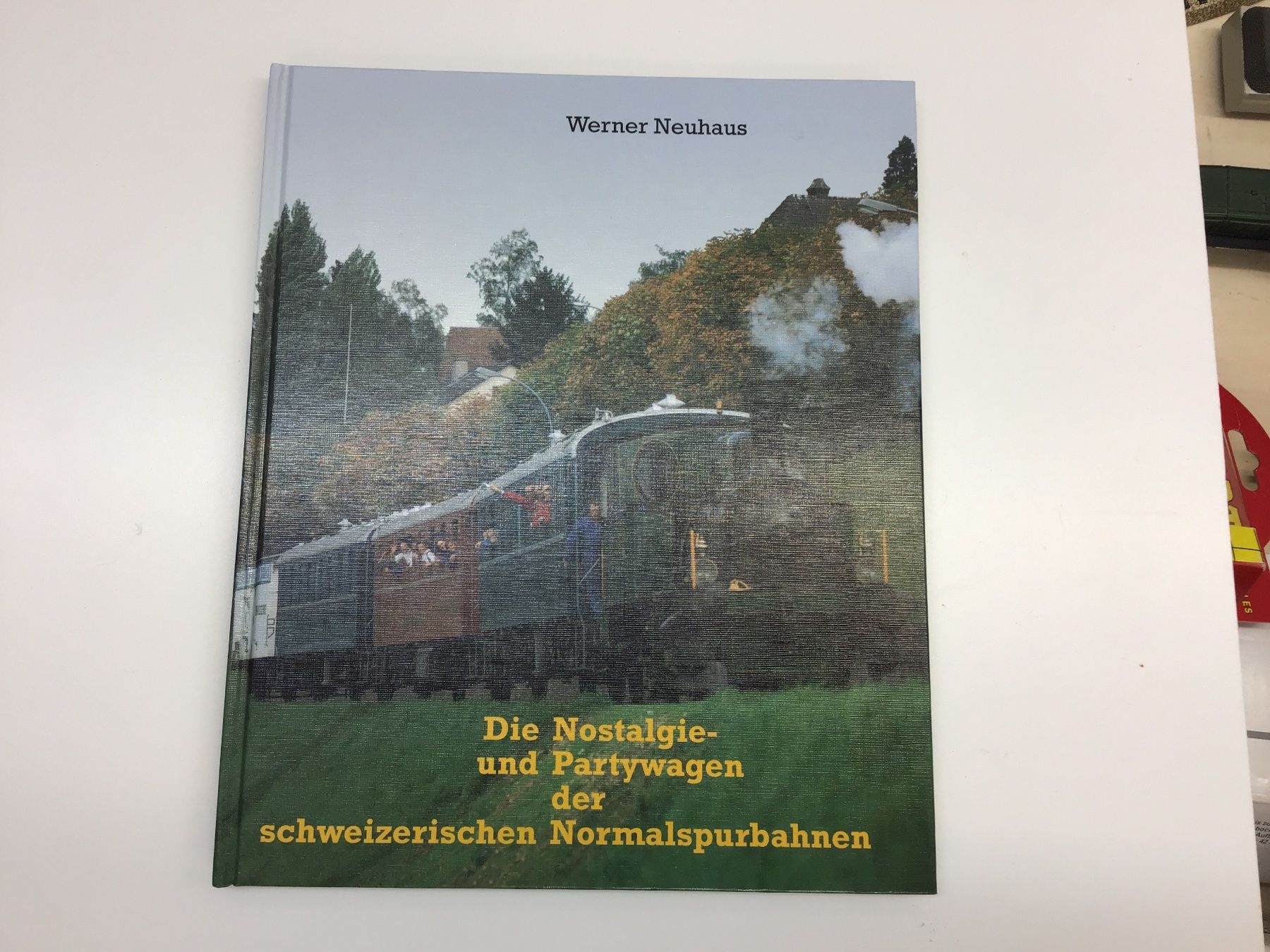Libri: Die Nostalgie- und Partywagen der Schweizer Bahnen-Buch – Nuovo (secondo la descrizione) da Männedorf venduto da Modelle-aller-Art