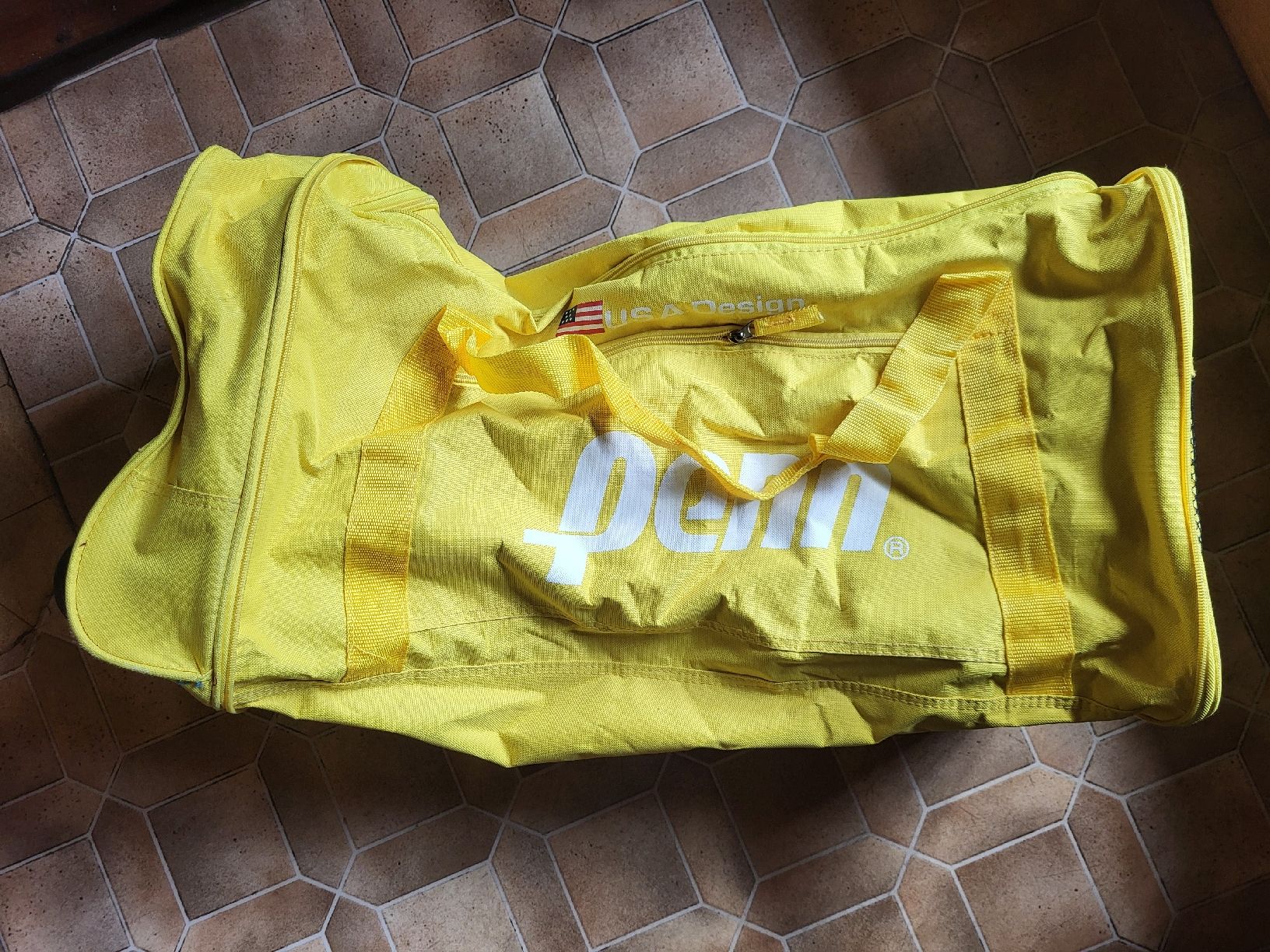 Valigie: Reisetasche mit Rollen – Usato da Zweisimmen venduto da Adorable 1