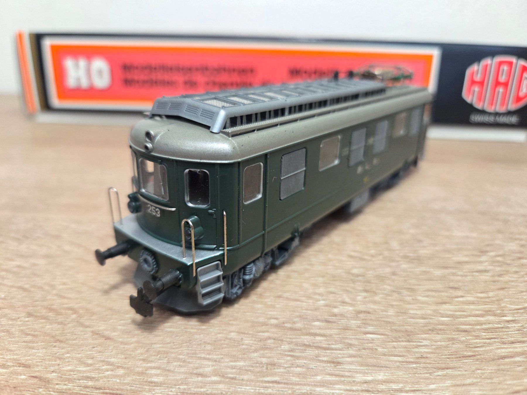 Hag Modellini di ferrovie: Hag 142 E-Lok Ae 4/4 BLS Digital H0 – Nuovo e nell'imballaggio originale da St-Aubin-Sauges venduto da Lo_Go 2