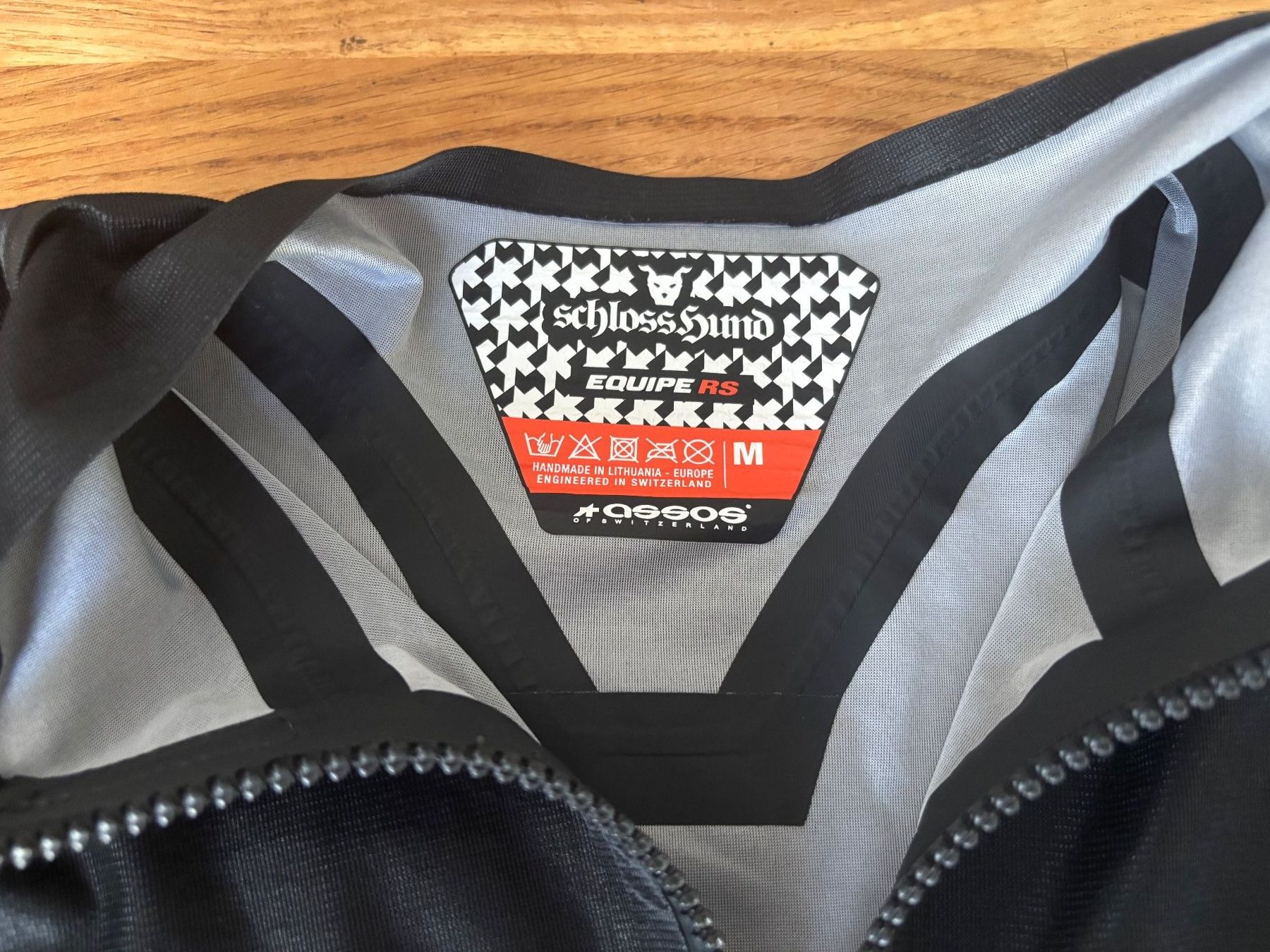 Assos Giacche: Assos Regenjacke M Schlosshund – Usato da Geuensee venduto da sonnetje 1