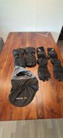 3 Paar Motorradhandschuhe XL und eine Sturmhaube