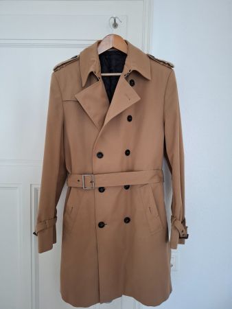 Eleganter Herren-Trenchcoat in Beige