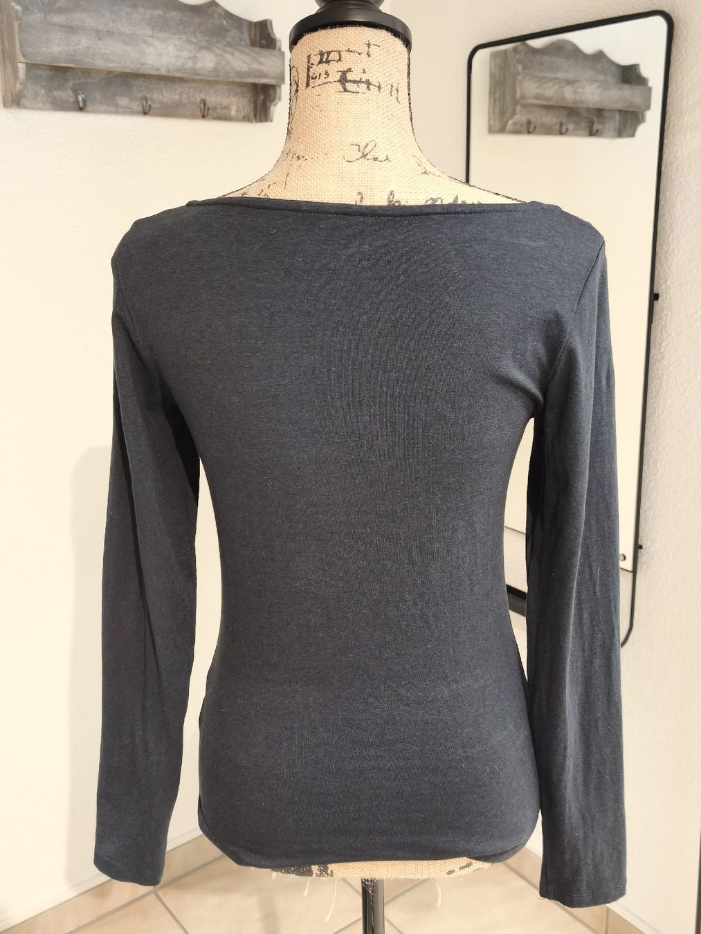 Maglioni & Felpe: Dunkles Langarm-Shirt Gr. M mit Spitzenbesatz – Usato da Emmetten venduto da SecondhandSiska 2