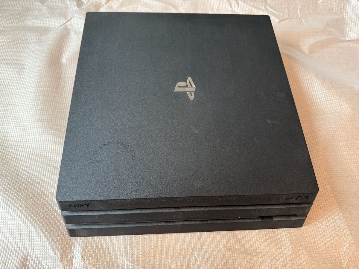 Sony Console: Sony PS4 Pro - 1 TB – Usato da Flaach venduto da SergeantKoebi 4