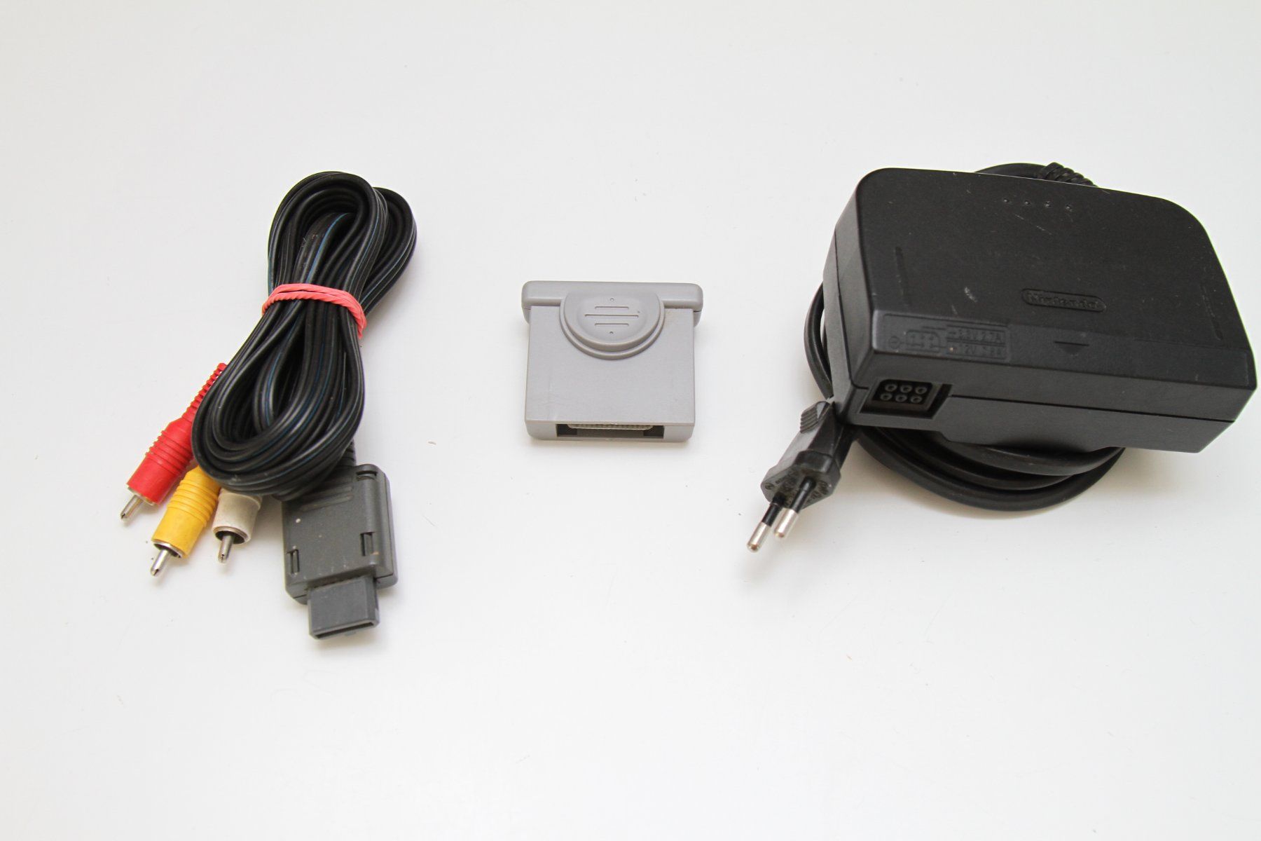 Nintendo Console: N64 Konsole mit Spielen – Usato da Basel venduto da camelot99 3