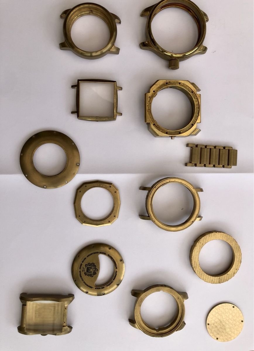 Swiss Orologi: Lot de boîtes de montre et composants horlogers prototype – Usato da Cernier venduto da Classic_Time