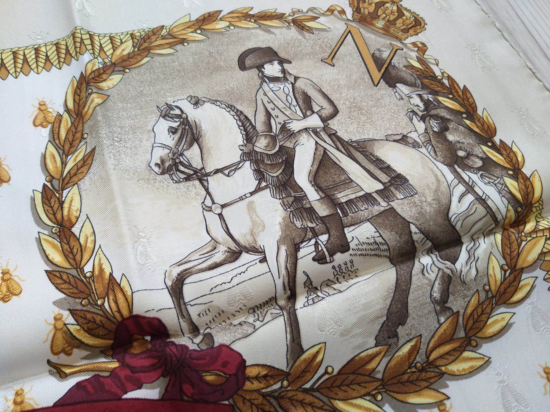 Hermès Foulard & Sciarpe: HERMES "NAPOLEON" CARRE 90 CM – Usato da Cossonay-Ville venduto da Les_1001_perles 5