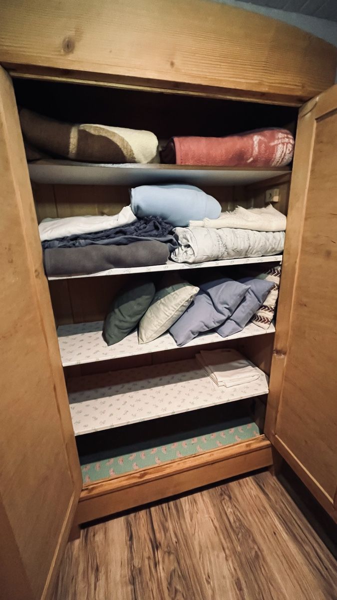 Armoires: Schrank Holzschrank – D'occasion à Aadorf par bobby_b 2